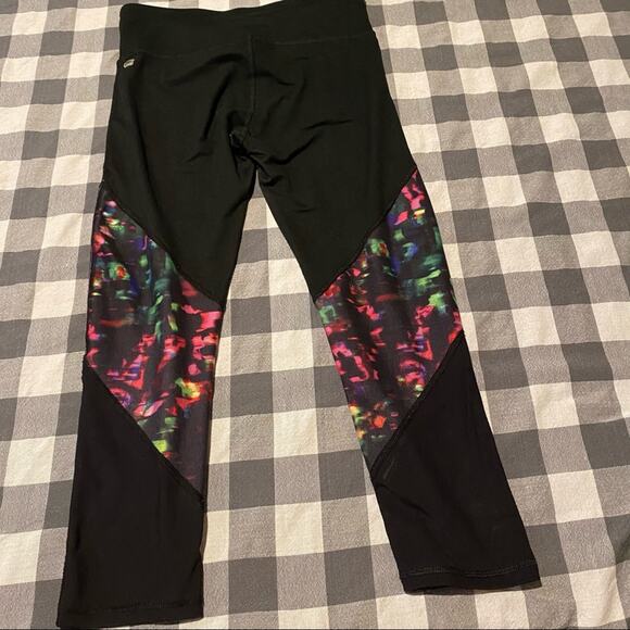 Fabletics Salar Powerhold Mesh Panel Capri Leggings Women's Size Small Black - Picture 8 of 10
